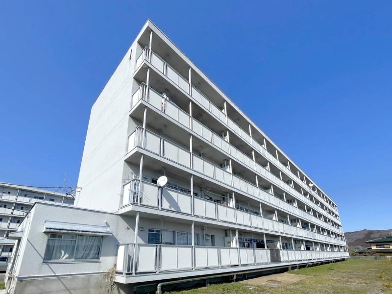 ビレッジハウス烏山1号棟の外観写真