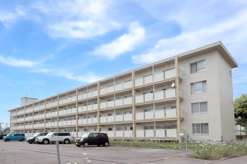 ビレッジハウス神楽岡1号棟の外観写真